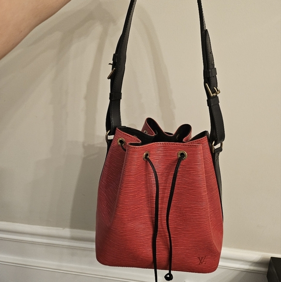 Louis Vuitton Epi Noe Red Bucket Bag - Picture 3 of 15